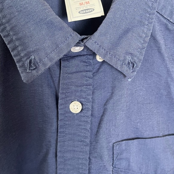Old Navy size medium Blue Button-down shirt, EUC - Picture 4 of 8
